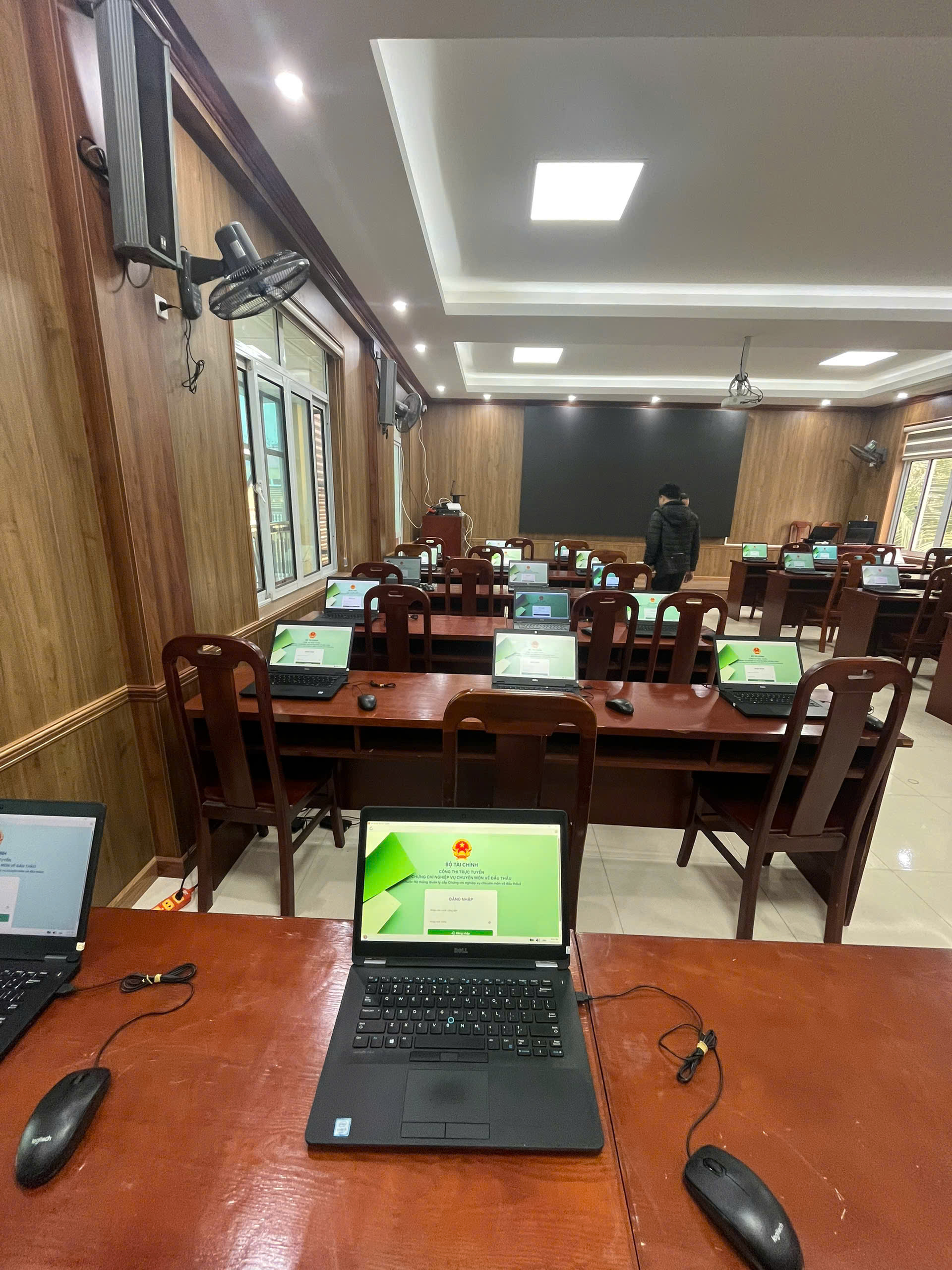 Thuê Laptop Theo Ngày – Giải Pháp Nhanh Chóng Và Tiết Kiệm Cho Mọi Nhu Cầu